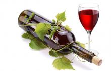 Priprema vina za punjenje Vina pripremljena za punjenje u boce kontroliraju se