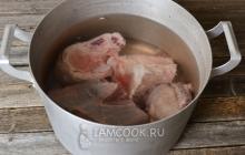 Recepty na lahodné želé mäso: z bravčových stehien a kolien, hovädzieho a kuracieho mäsa